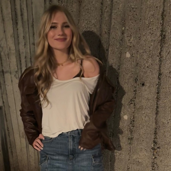 Meet your Posher, Raeley - Picture 1 of 1